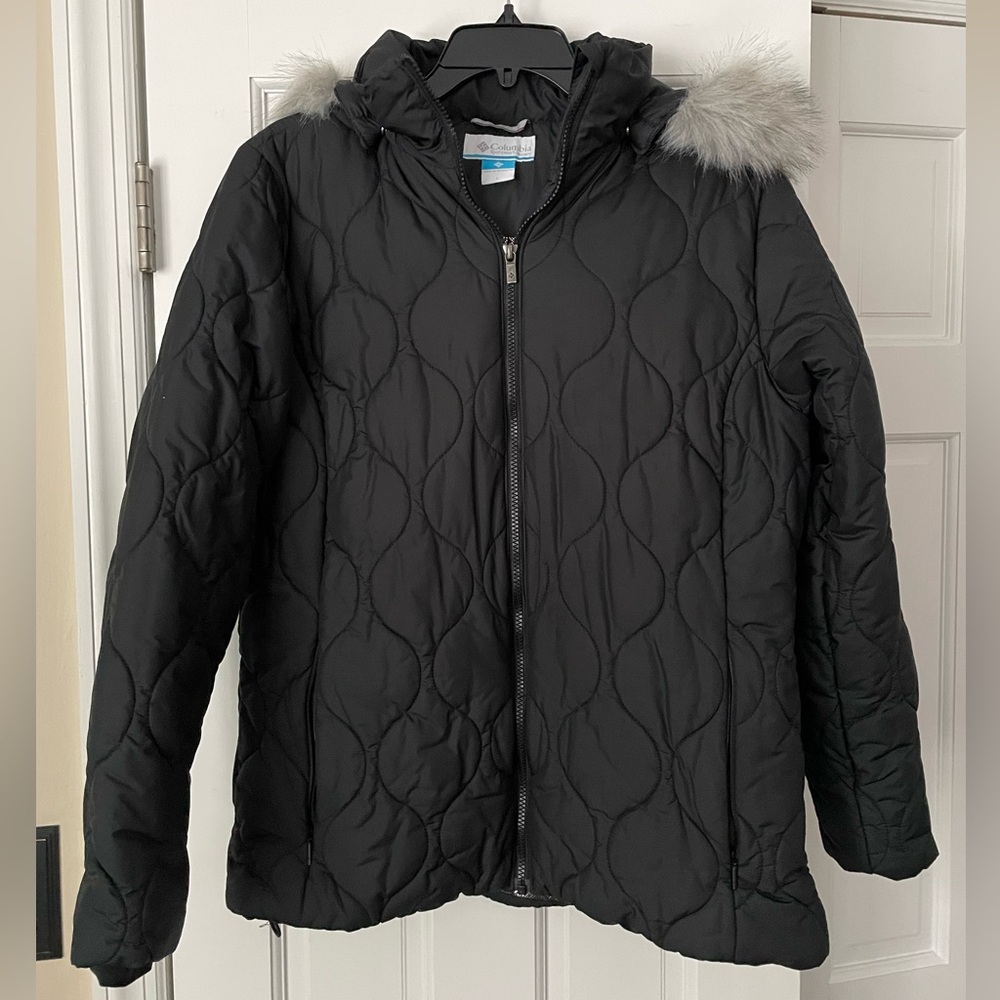 Columbia Women’s Black Quilted Jacket with Faux Fur Hood Size Large